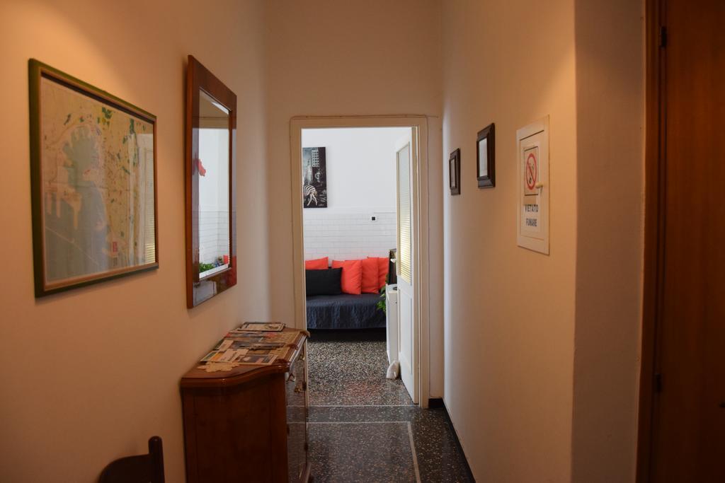 Alexandra Apartment Near Metro Genoa Luaran gambar